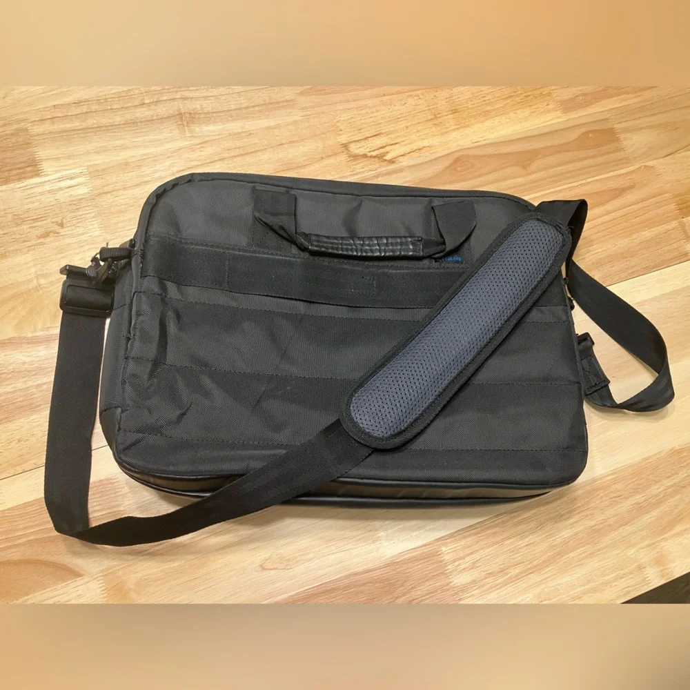 Dell 17” Ecoloop Laptop Bag